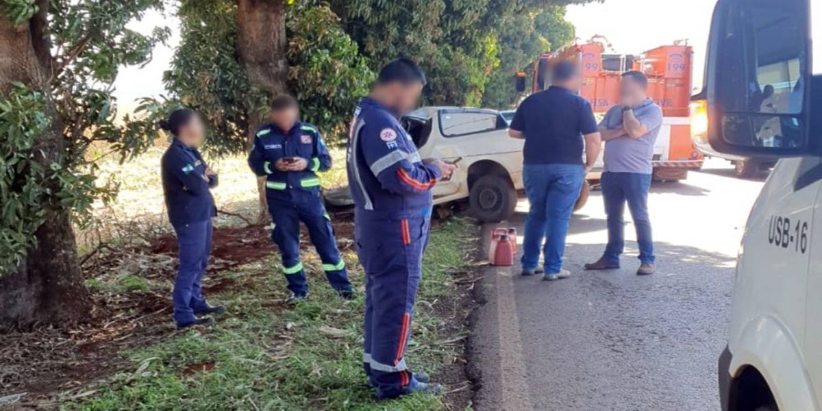 Jovem de 21 anos morre após carro sair da pista e atingir arvore na PR-239 em Nova Aurora