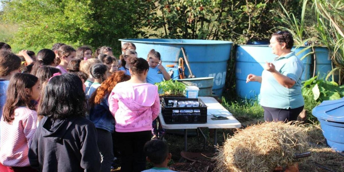 Oficina de Agroecologia termina com visita a Horta Orgânica Schenkel em Toledo