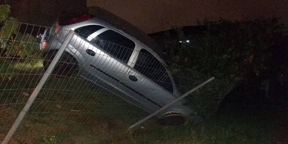 Dupla é detida pela GM após perseguição com acidente no Jardim Riviera em Cascavel