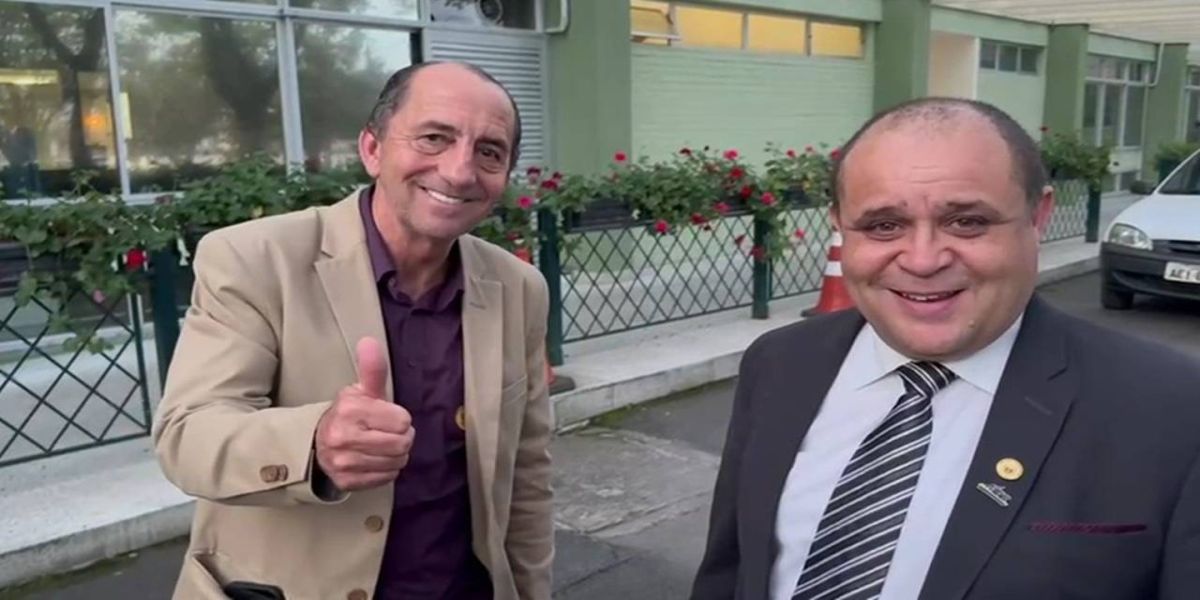 Micro-ônibus no valor de R$450 mil é destinado à saúde de Nova Aurora com apoio de Batatinha