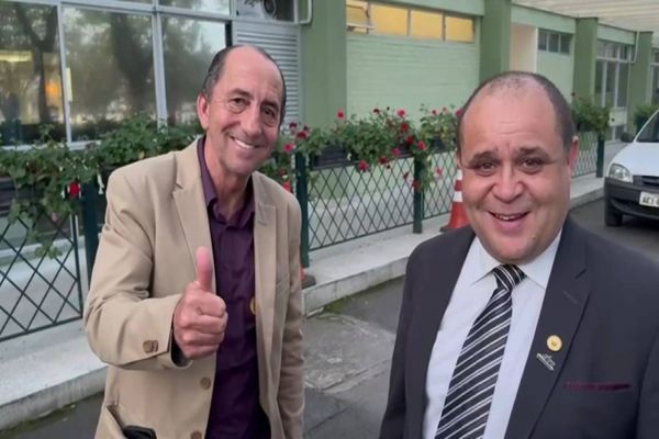 Micro-ônibus no valor de R$450 mil é destinado à saúde de Nova Aurora com apoio de Batatinha