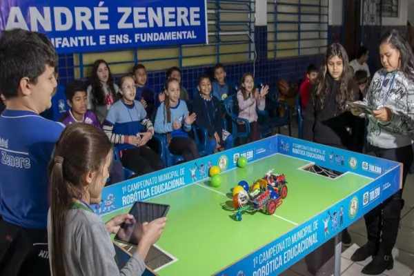 Foto relacionada a notícia: Primeiro Campeonato de Robótica Educacional movimenta escolas de Toledo