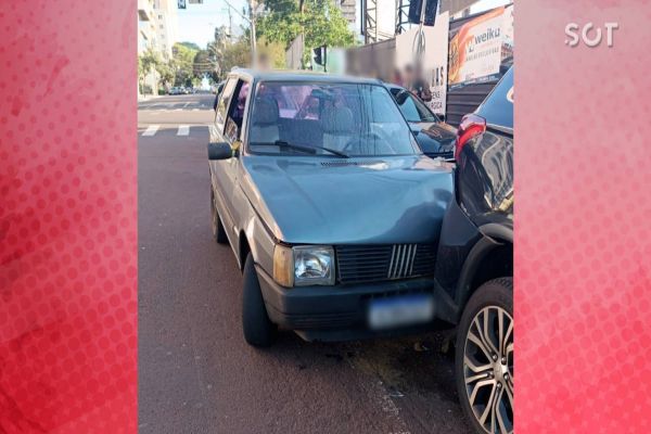 Após furtar carro, homem colide veiculo em carro estacionado no centro de Cascavel