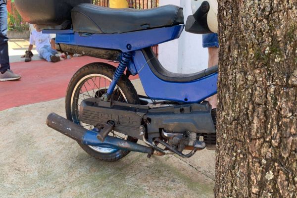 Homem fica ferido após cair de mobilete na Rua Europa no Bairro Periolo