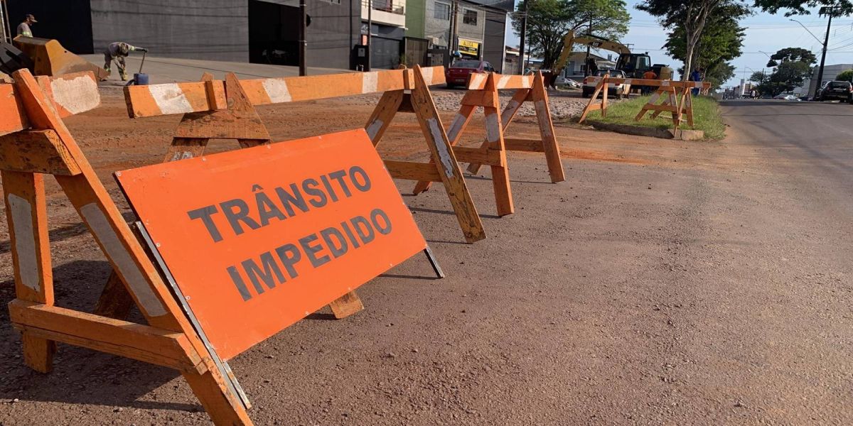 Avenida Rocha Pombo passa por obras de melhoria e tem trecho interditado por 15 dias