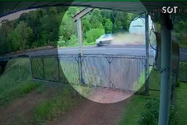 Ford EcoSport capota na PR-180, proximidades do Distrito de Rio do Salto em Cascavel