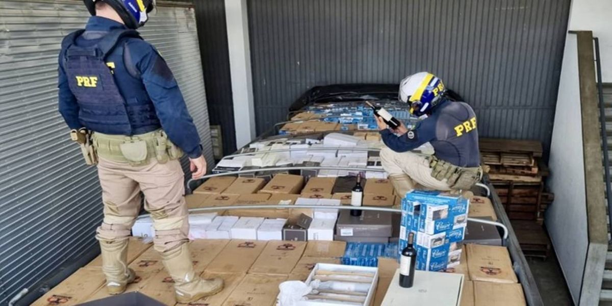 PRF apreende mais de 3 mil litros de vinho importados ilegalmente no Paraná