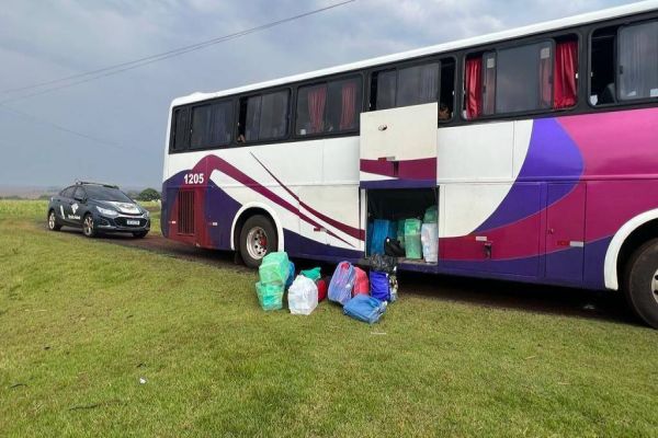 Operação da Receita Federal e a PRF resulta na apreensão de dois ônibus cheios de mercadorias