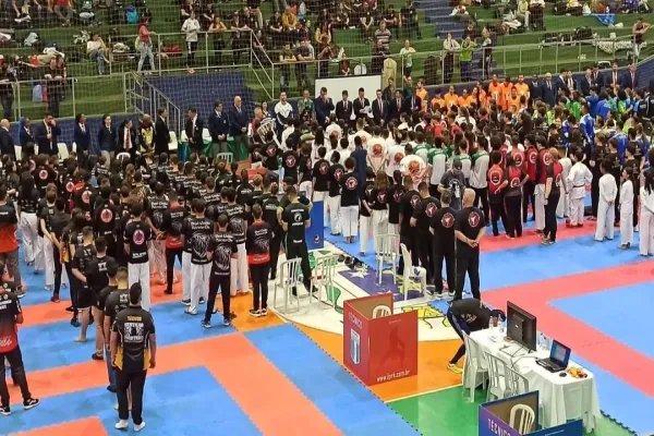 Foto relacionada a notícia: Cascavel brilha como sede do Campeonato Paranaense de Karatê 2023