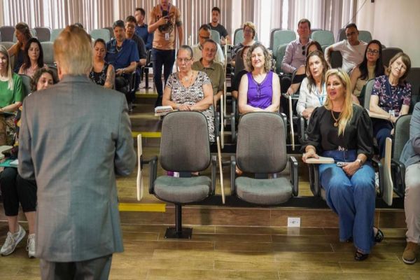 Novo projeto vai conectar alunos de escolas estaduais com a rede Sine