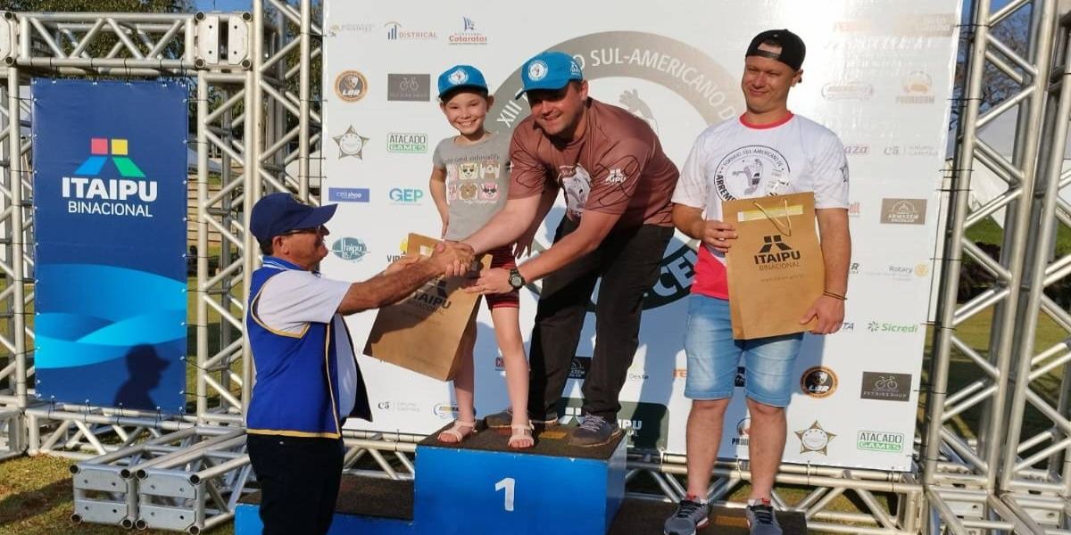 Torneio de Arremesso de Celular arrecada nove toneladas de alimentos não perecíveis