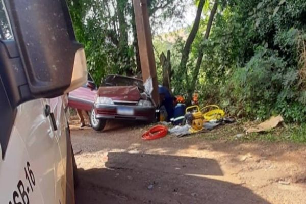 Grave acidente envolvendo Ômega e ônibus é registrado na PR-239, em Nova Aurora