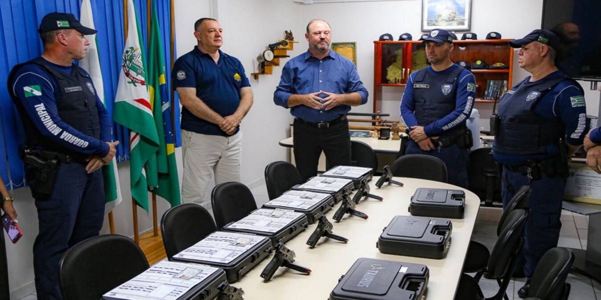 Agentes da Guarda Municipal de Toledo recebem armamentos