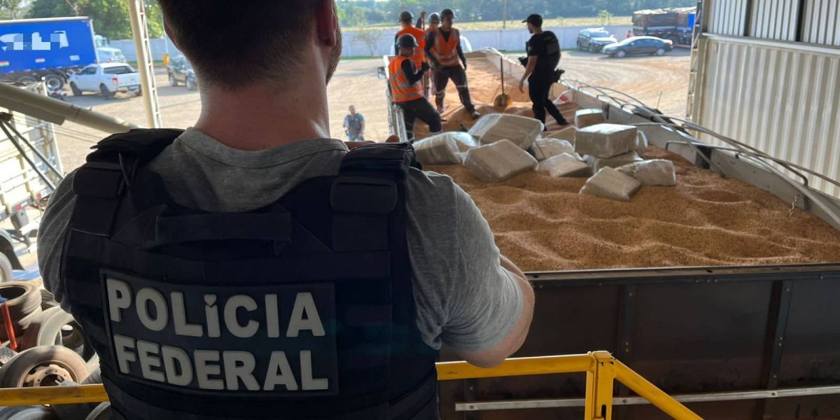 Polícia Federal apreende 5,4 toneladas de maconha em carretas vindas do Paraguai