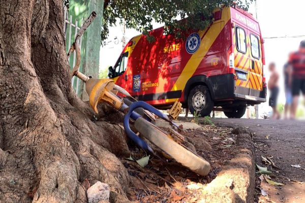 Criança de 5 anos escapa ilesa após colisão entre bicicleta e carro no Bairro Floresta