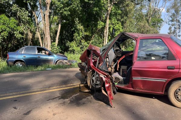 Mulher morre em acidente na PR-690 em Ampére