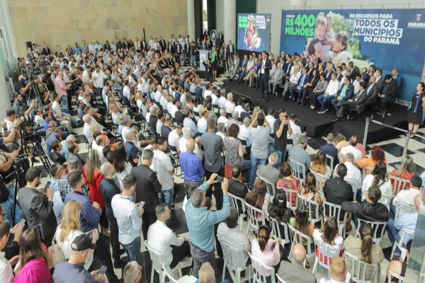 Prefeitos enaltecem repasse de R$ 455 milhões do Governo do Estado aos municípios