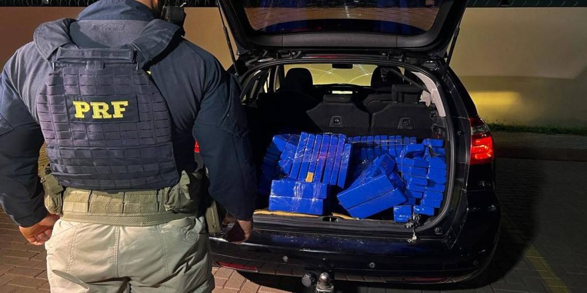 PRF apreende veículo carregado com maconha e detém condutor na BR-277 em Cascavel