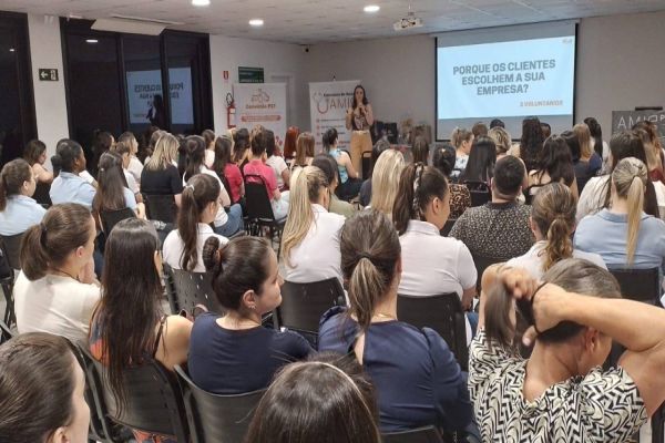 Dia da Secretária: palestra conta com mais de 100 participantes