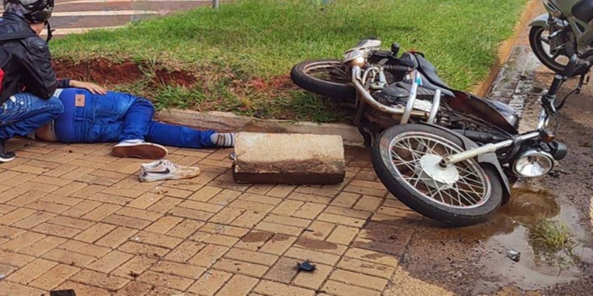 Jovem de 23 anos fica ferido em acidente entre Automóvel e Motocicleta na Avenida Assunção