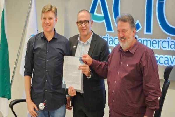 Nelsinho recebe da Acic documento com pautas defendidas pela entidade