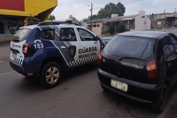 Guarda Municipal detém dupla e recupera veículo após assalto no bairro Cascavel Velho