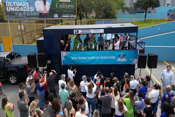Emoção e devoção marcam chegada da imagem peregrina de Nossa Senhora Aparecida a Cascavel