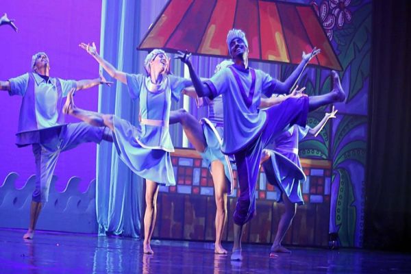 Magia do balé Guaíra atrai mais de 3 mil pessoas à abertura do 33º Festival de Dança de Cascavel