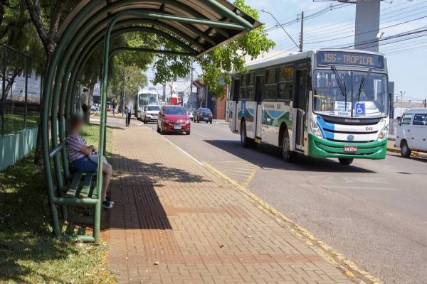 Lei autoriza desembarque de mulheres, idosos e pessoas com deficiência fora do ponto de ônibus