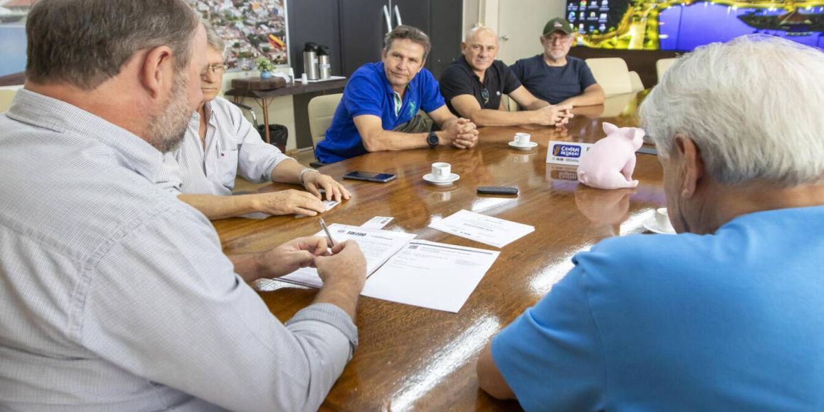 Doação de área para Coovicapar é formalizada em assinatura de contrato em Toledo