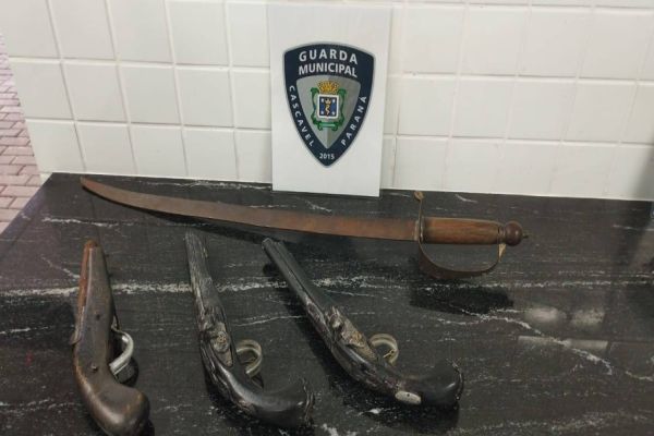 Homem é preso na Rodoviária de Cascavel por perturbação e portando armas de fogo