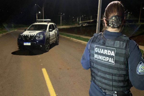 Imagem referente a notícia: Moto suspeita de envolvimento em homicídio no 14 é localizada pela GM na região norte de Cascavel