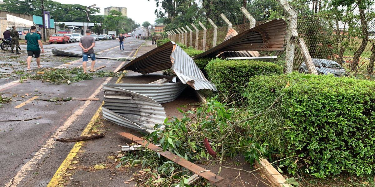 Temporal provoca destruição e falta de energia em vários pontos de Cascavel