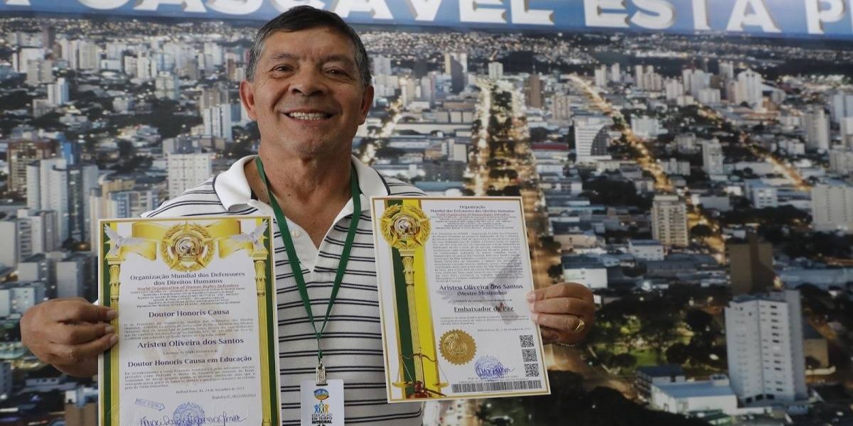 Mestrinho é homenageado com título de Doutor Honoris Causa
