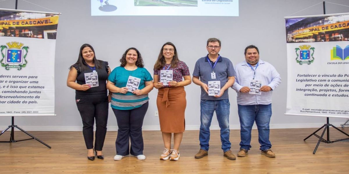 Câmara de Cascavel lança em escola folheto sobre o Legislativo dirigido a alunos do Fundamental