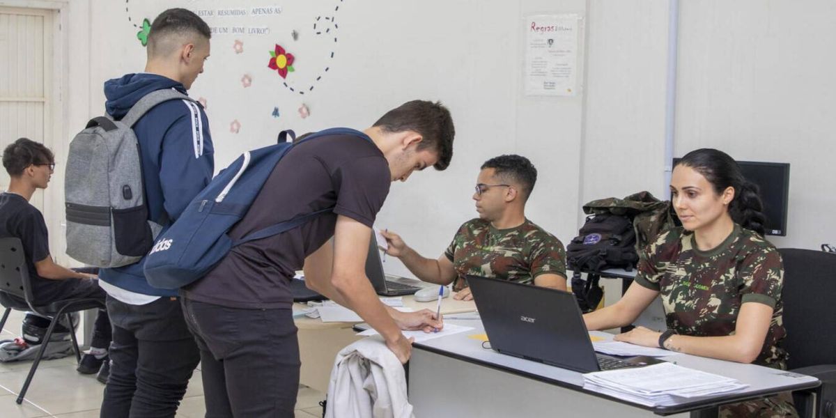 Serviço Militar: Jovens passam pela Comissão de Seleção do Exército Brasileiro em Toledo