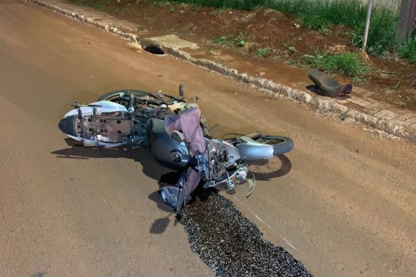 Motociclista fica gravemente ferido em forte colisão no Bairro Morumbi