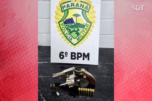 Homem realiza disparo de arma de fogo dentro de imóvel com mulher e criança; O rapaz foi detido