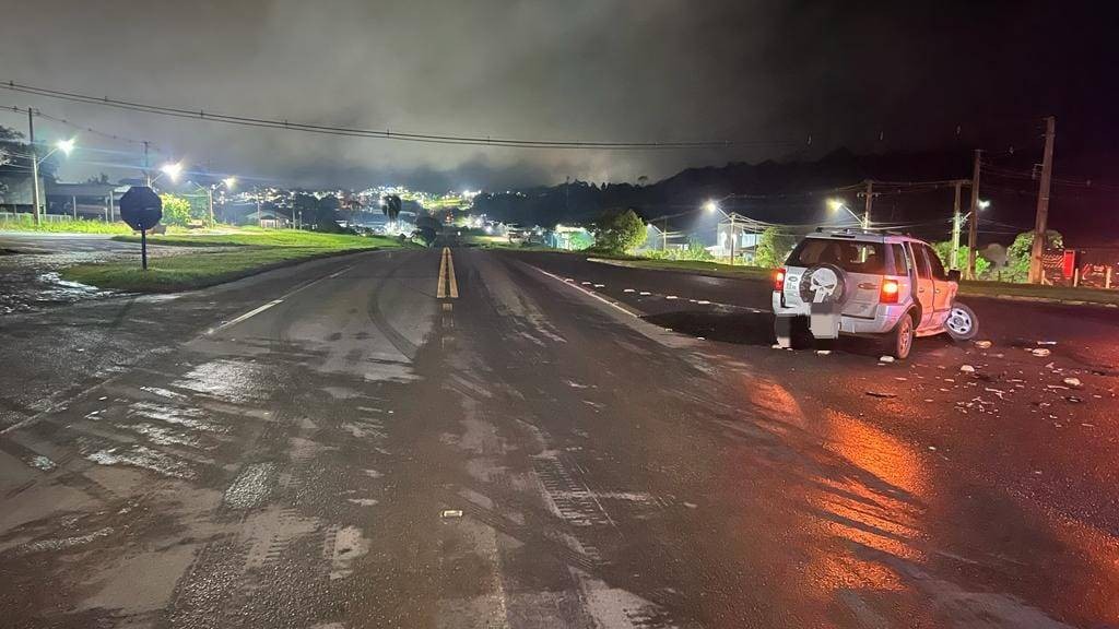 Acidente na BR-277: Colisão entre Ecosport e Sandero deixa motorista ferido em Laranjeiras do Sul