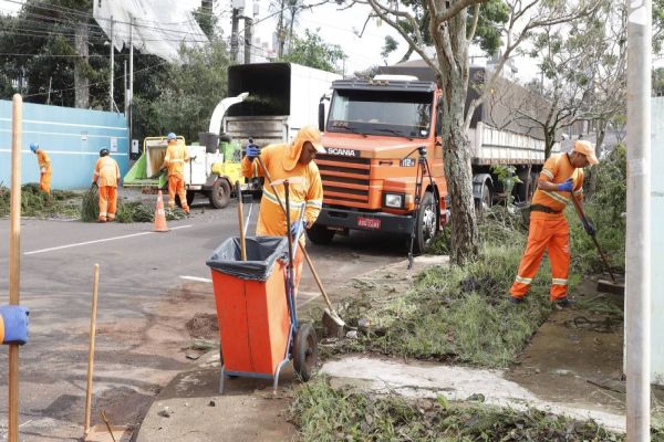 Meio Ambiente promove força-tarefa de limpeza das ruas após danos do tornado
