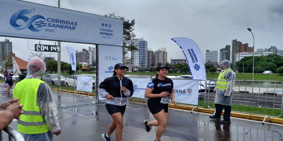 Corridas da Sanepar reúnem atletas profissionais e amadores sob chuva em Toledo