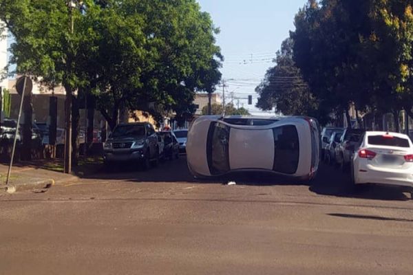 Tombamento é registrado na rua Rio de Janeiro no centro de Cascavel