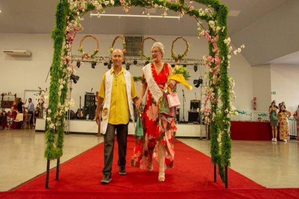 Emoção e elegância: Mariza Kaiber e Fermino Carvalho são coroados Miss e Mister 3ª idade de Corbélia