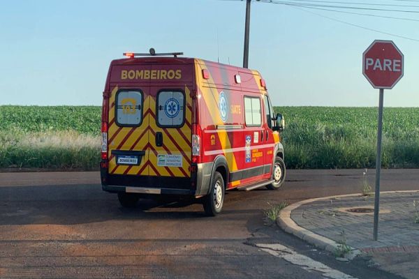 Ciclista ferida após colisão com veículo no Loteamento Florais do Paraná