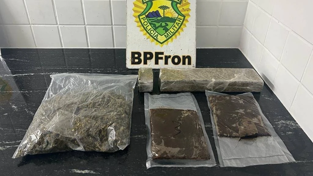 Foto relacionada a notícia: BPFRON realiza apreensão maconha, capulho e haxixe em Cascavel