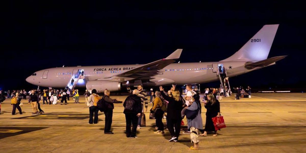 Lula e presidente dos Emirados Árabes Unidos conversam sobre situação no Oriente Médio