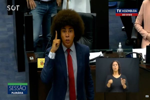 Imagem referente a notícia: Bate-Boca na ALEP: Deputado Renato Freitas, Bancada Evangélica e Ademar Traiano em conflito