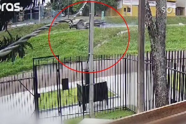 Imagem referente a notícia: Quatro pessoas ficam feridas em acidente às margens da rodovia BR-277 no Trevo Carelli, em Cascavel