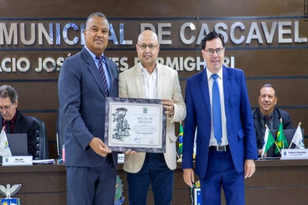 Edson Vasconcelos, presidente eleito da Fiep, é homenageado pela Câmara Municipal de Cascavel