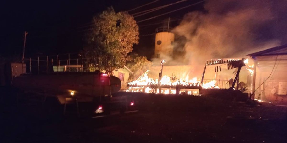 Incêndio em residência de Três Barras do Paraná mobiliza equipes da Brigada Municipal